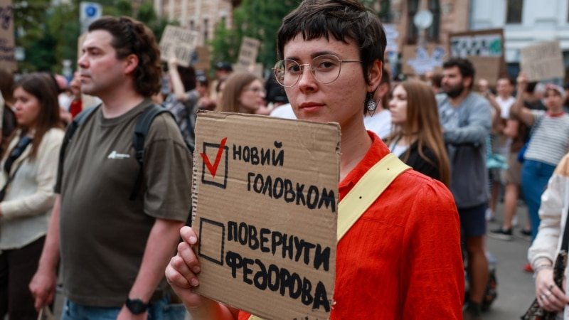 У Києві та інших містах України люди знову вимагали повернути Федорова на посаду міністра оборони