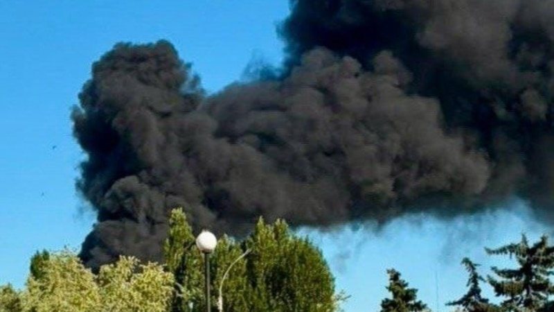 Атака на Павлоград призвела до пожежі в торговельному комплексі, восьмеро людей поранені